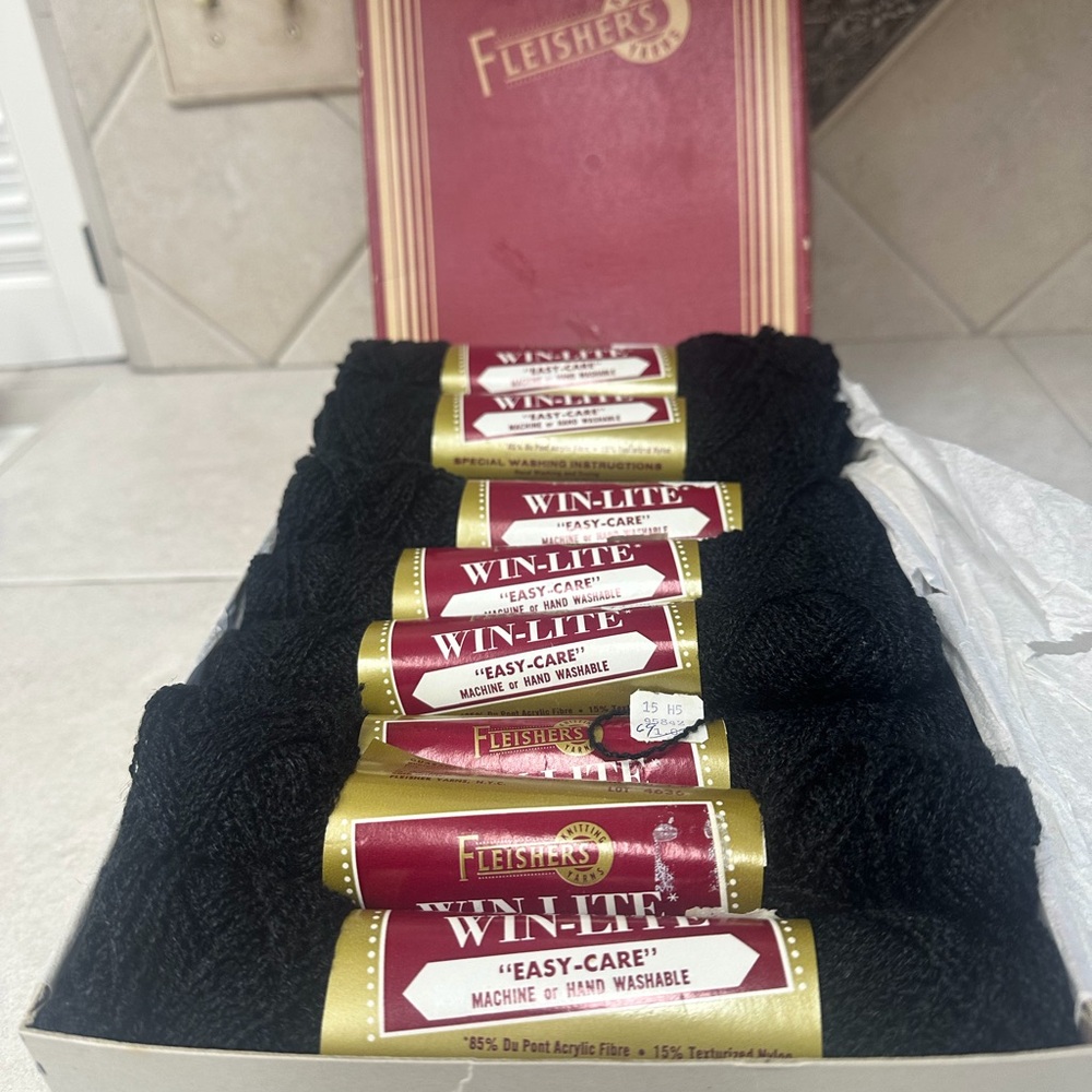 VINTAGE YARN:  19 SKEINS - FLEISHER’S WIN-LITE EASY-CARE YARN…….BLACK🖤🖤🖤🖤